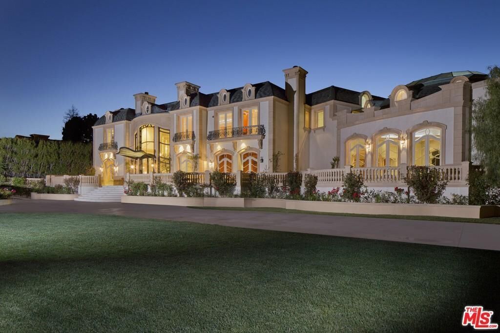 #10. 901 N Alpine Dr, Beverly Hills